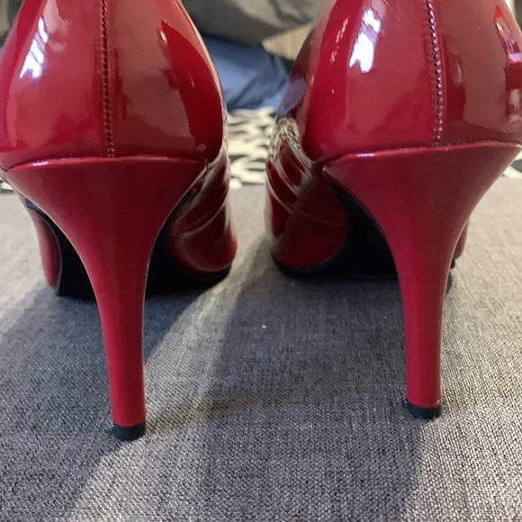 Kenneth Cole Reaction "Socially" SZ 7.5M Pumps - Picture 10 of 13